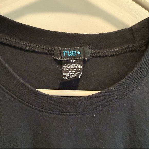 Classic Black Short Sleeve Women's Tee - Picture 3 of 5